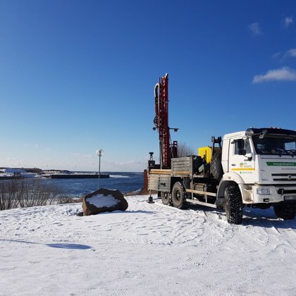 Serdes urbšanas darbi bargos ziemas apstākļos, Salacgrīvā. 